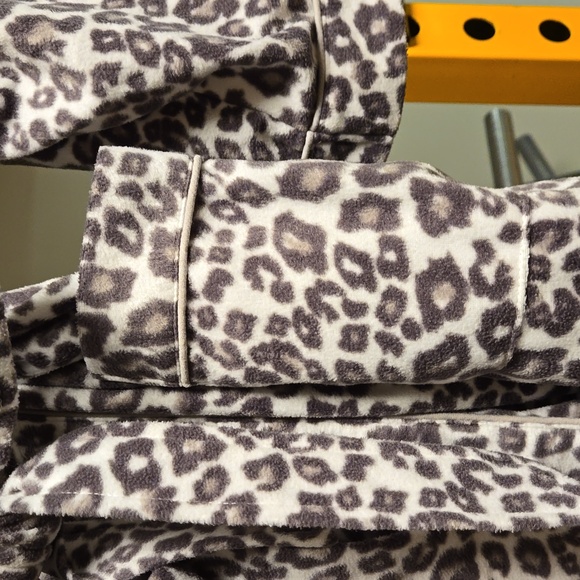 George bathrobe size S/M $15 NWOT. - Picture 4 of 14